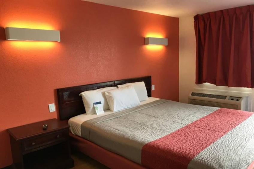 1 King Bed  Non-Smoking - foto 23