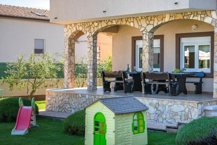 Schöne Villa in ruhiger Stadt mit Pool und BBQ - foto 41
