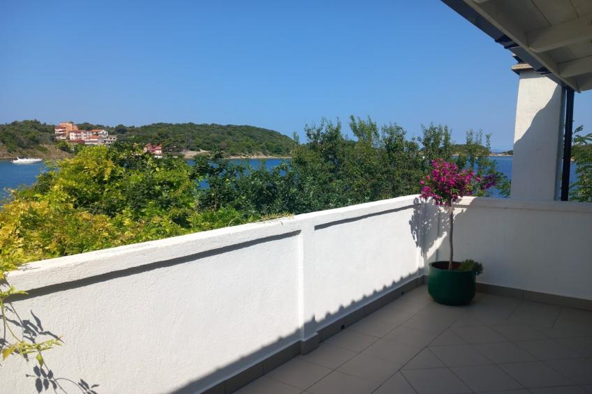 Guest House Green Corner Supetarska Draga - Triple Room with Terrace and Sea View - foto 12