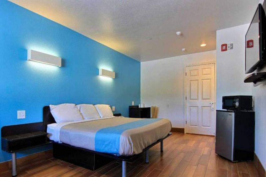 1 King Bed  Non-Smoking - foto 2