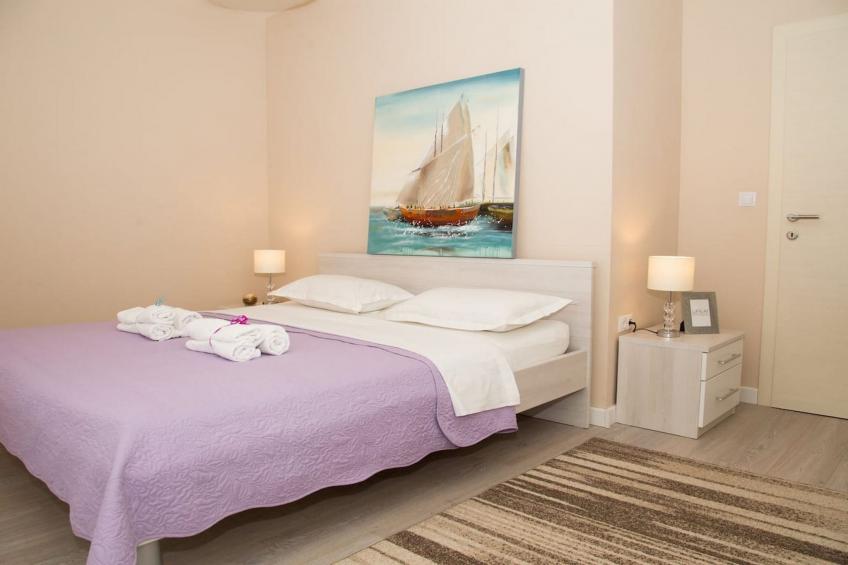 Peaceful Escape with Mountain Views, Heated Pool and Modern Amenities in Radošić - Four Bedroom Villa - foto 7