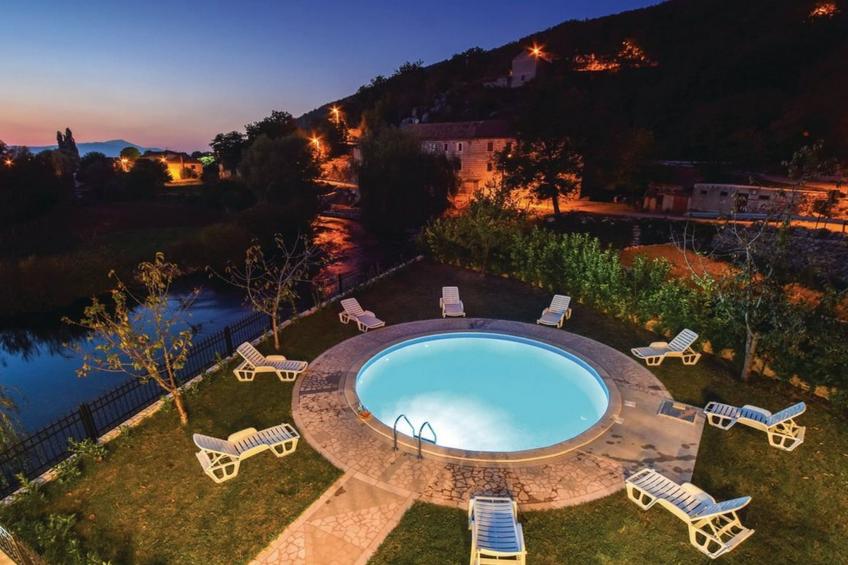 Serene Villa with Pool, BBQ, and Authentic Tavern Surrounded by Nature - Five Bedroom Holiday Home - foto 21
