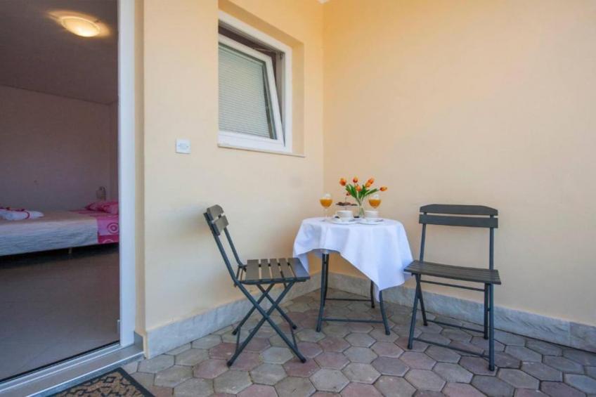Guest House Stay & Smile Dolac Primošten - Double Room with  Terrace and Garden View - foto 5