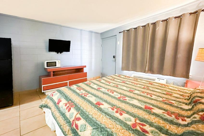 US_ALB002_King Bed Smoking - foto 15