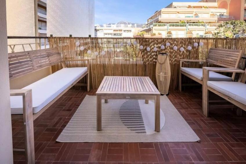 06b - Beau 2 Pièces Rénové Avec Terrasse Vue Mer - foto 25