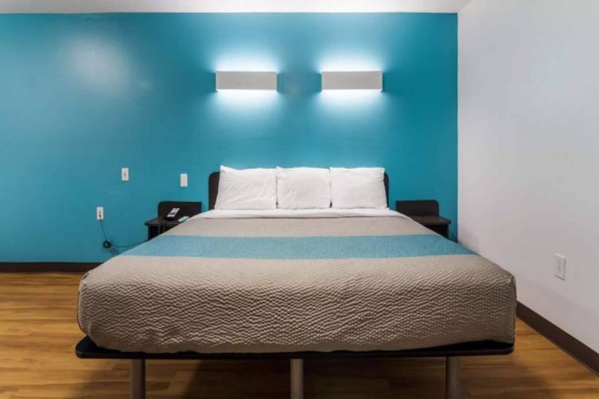1 King Bed  Non-Smoking Micfridge - foto 3