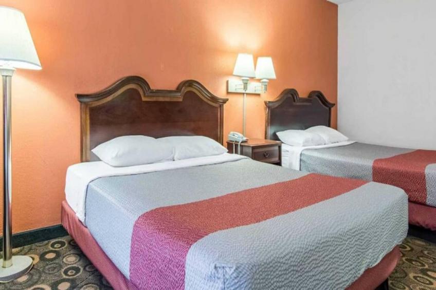 2 Queen Beds  Non-Smoking Micfridge - foto 7