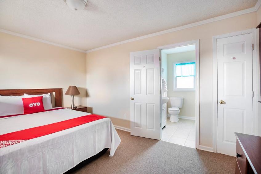 King Bed with Pull Out