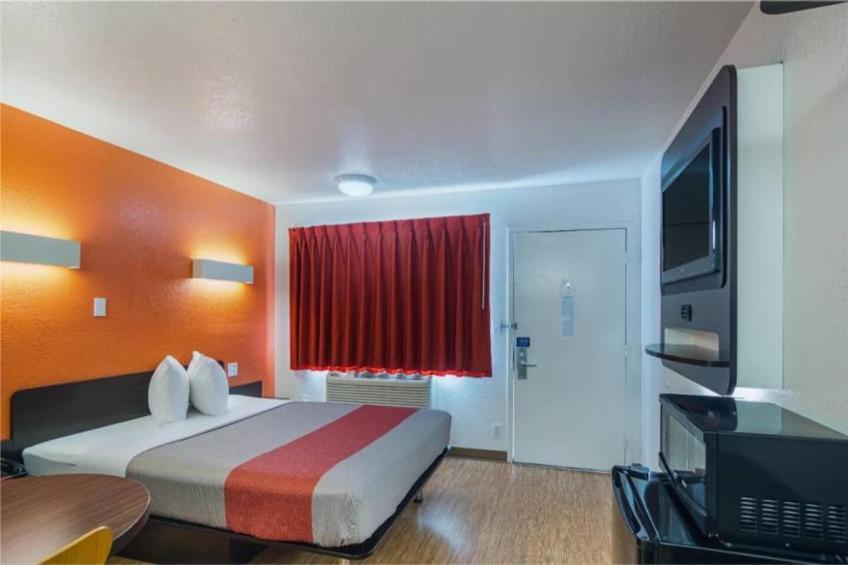 1 QUEEN BED  NON-SMOKING - foto 6