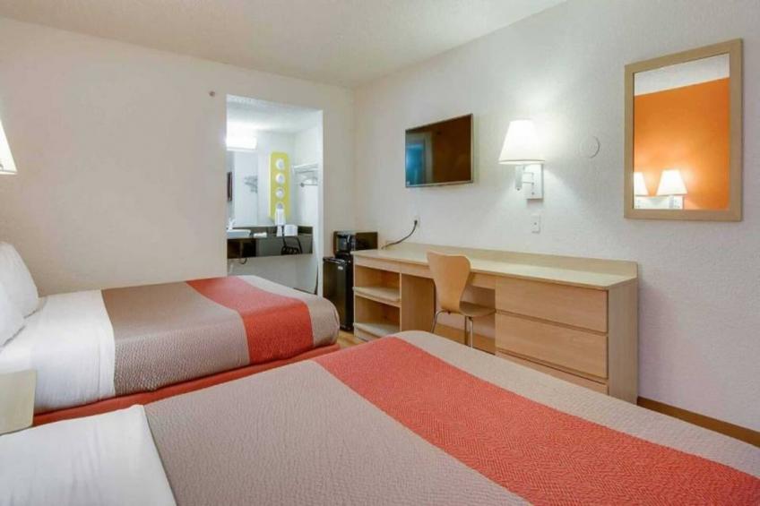 1 Queen Bed  Micfridge - foto 12
