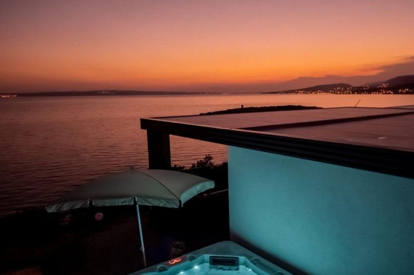 Seaside Deluxe Escape at Klenovica Camping - Two Bedroom Mobile Home with Hot-Tub  (owner 419) - foto 28