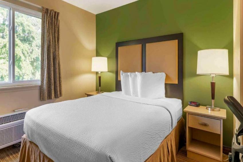 1 Queen Bed | Mob Acc Tub Ste Nsmk Sb Micfri - foto 2