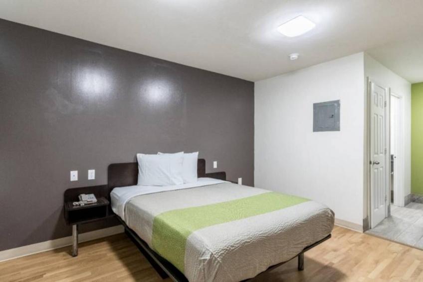 1 QUEEN BED  MOBILITY ACCESSIBLE KITCHEN NON-SMOKING - foto 14