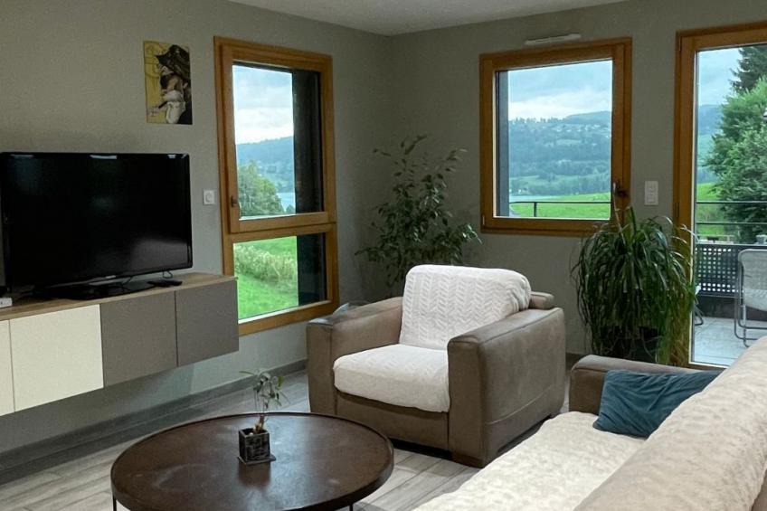 Das ruhige Les Grangettes mit Seeblick