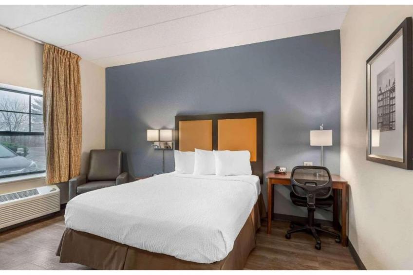 1 King Bed | Non-Smoking, Kitchen, Shower - foto 28