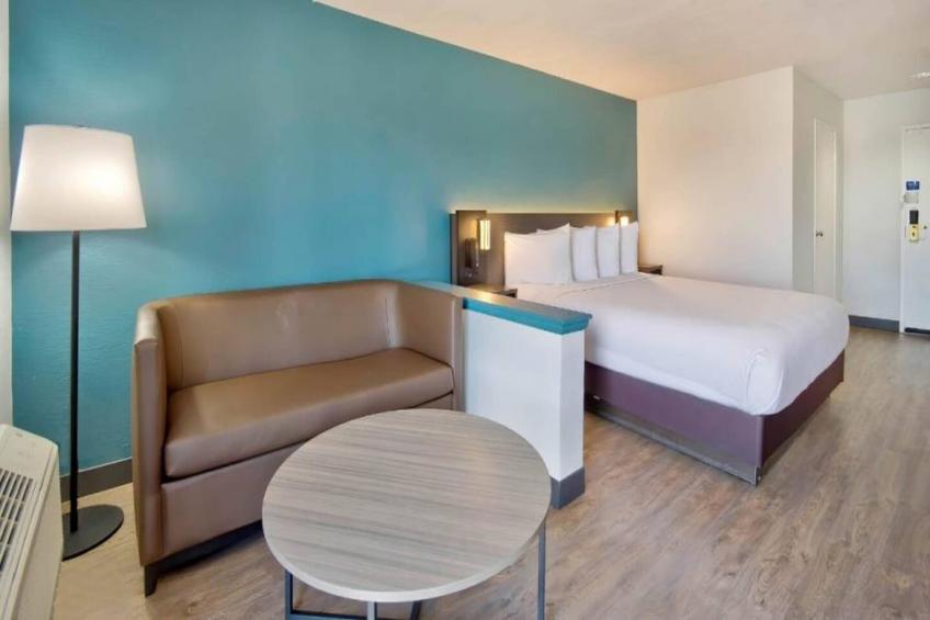 1 King Bed  Suite Non-Smoking Sofa-Bed - foto 7