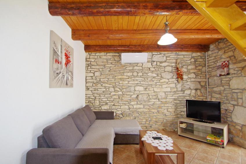 Schönes Haus mit großer grüner Umgebung, Pool - foto 29