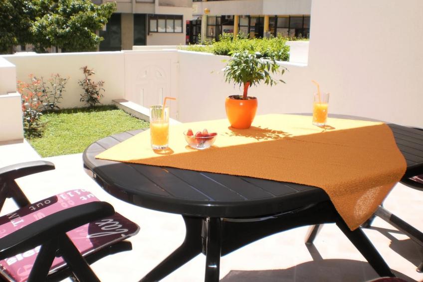 Moderne Ferienwohnung in Omiš mit Terrasse und Garten