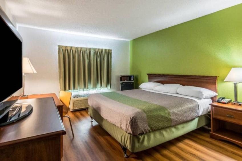 1 King Bed  Non-Smoking Micfridge - foto 5