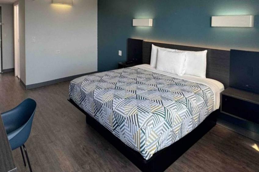 1 King Bed  Mobil Access Tub Nsmk Micfridg - foto 11