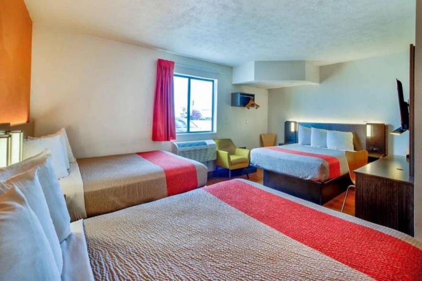 3 Queen Beds  Non-Smoking Micfridge - foto 15