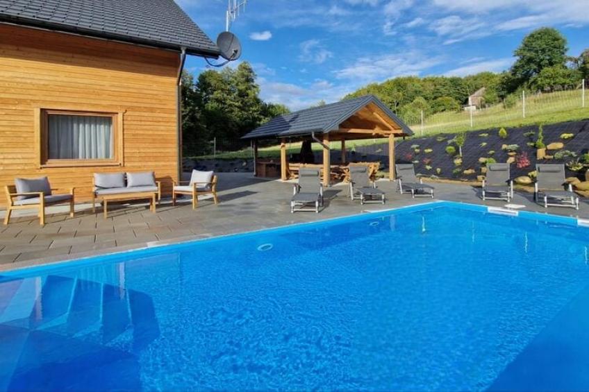 Holiday home with pool for 12 persons Iwierzyce