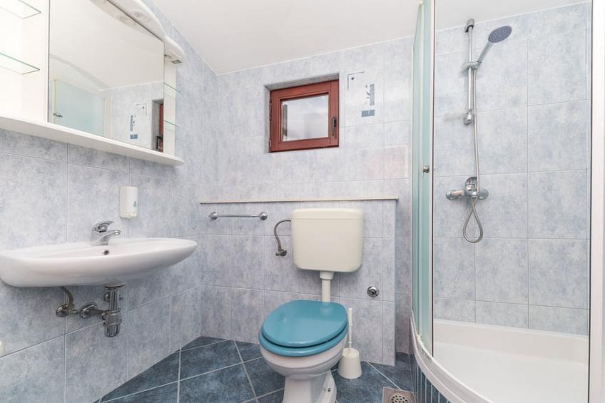 Relaxing Holiday Home with Pool, Fitness Area, and Entertainment Facilities - Six Bedroom Holiday Home - foto 27