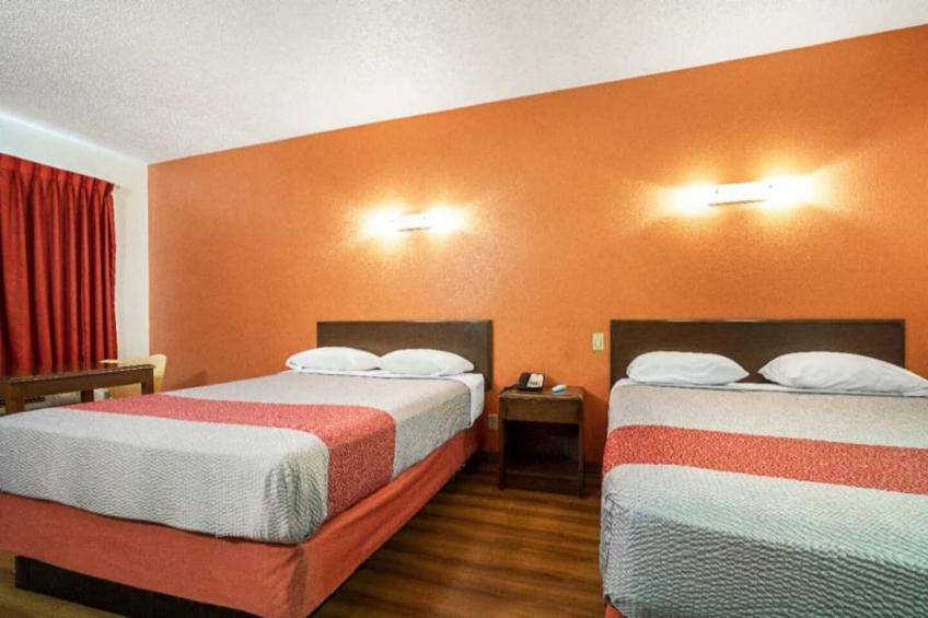 2 Queen Beds  Non-Smoking Micfridge - foto 10