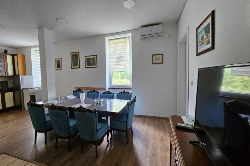 Apartment Gracac - Two Bedroom Apartment with Terrace - foto 10