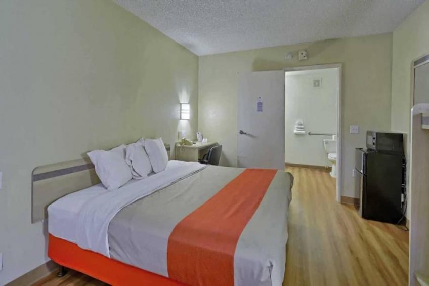 1 King Bed  Smoking - foto 5