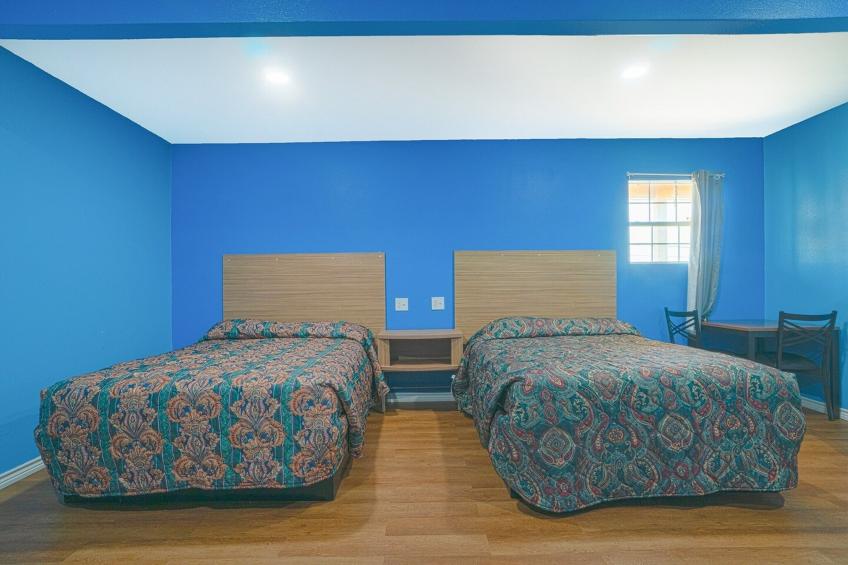 2 Full Bed Smoking