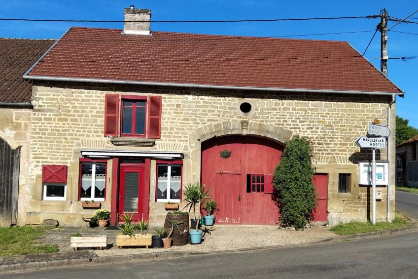in Celles-En-Bassigny  umzäunter Garten
