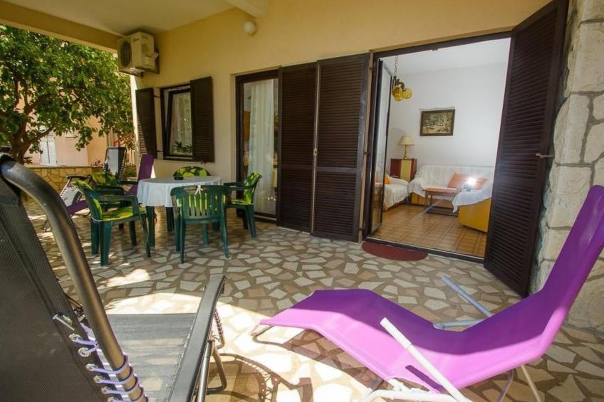 Strandnahe Ferienwohnung Jure mit großer Terrasse - foto 24