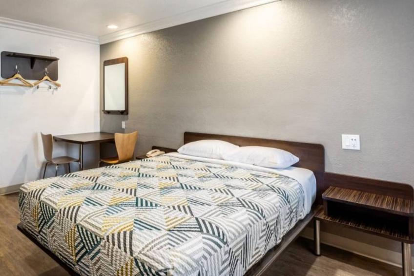 1 Queen Bed  Mobil Access Tub Nsmk Kitchen - foto 9