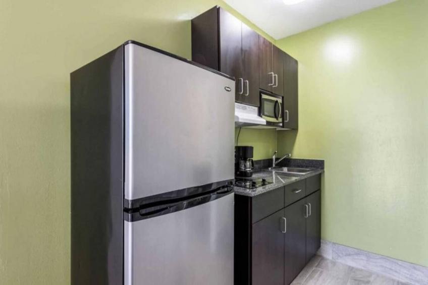 1 QUEEN BED  KITCHEN NON-SMOKING - foto 6