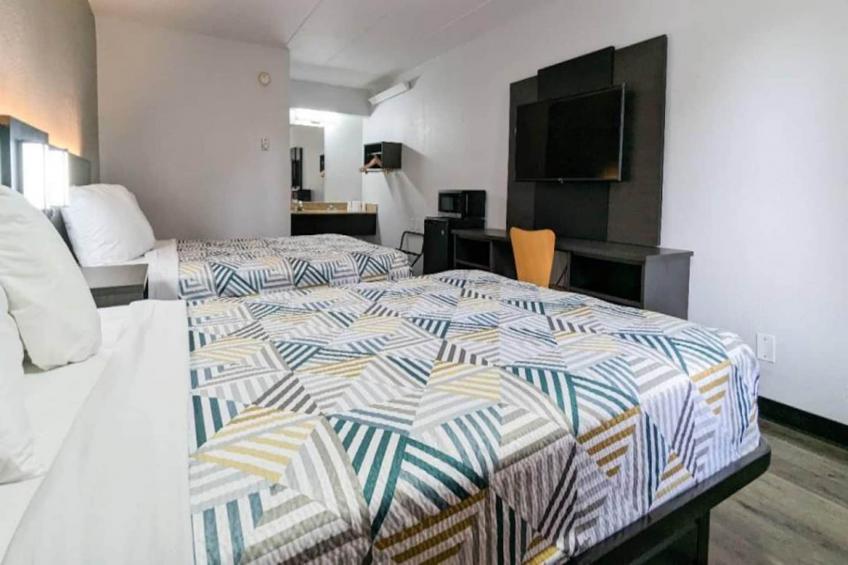 2 Full Beds  ADA/Tub - foto 3