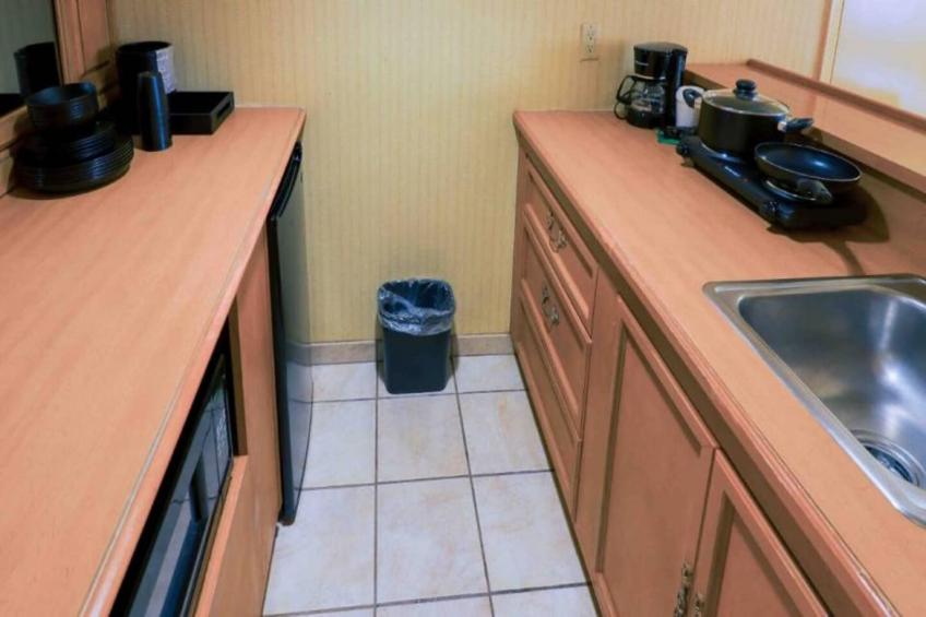 2 Full Beds  Non-Smoking Kitchen - foto 3