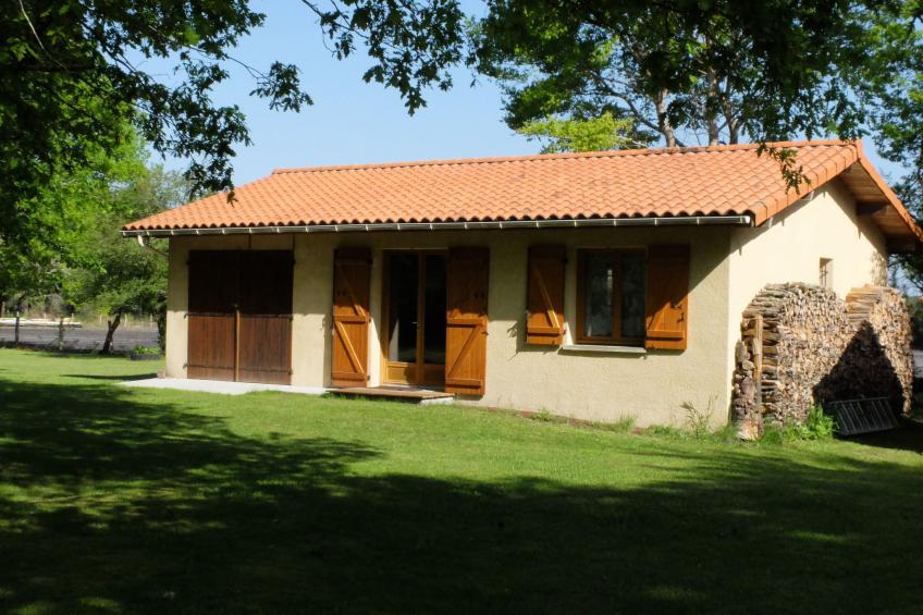 Gemütliches Ferienhäuschen im Grünen mit Terrasse