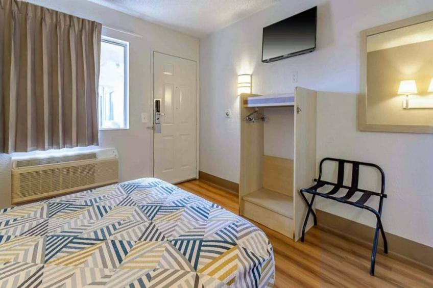 1 Queen Bed  Micfridge - foto 4