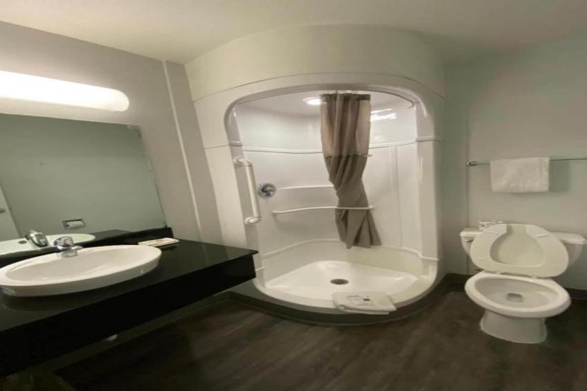 1 Full Bed  Suite Non-Smoking Kitchen - foto 8