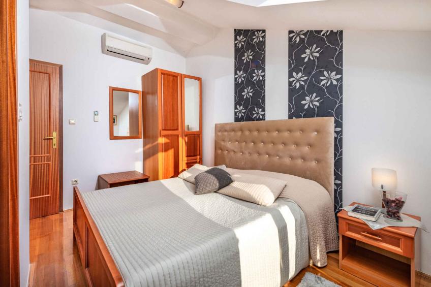 Holiday home with air conditioning, pool and sea view in Orašac - BF-NJH63 - foto 40