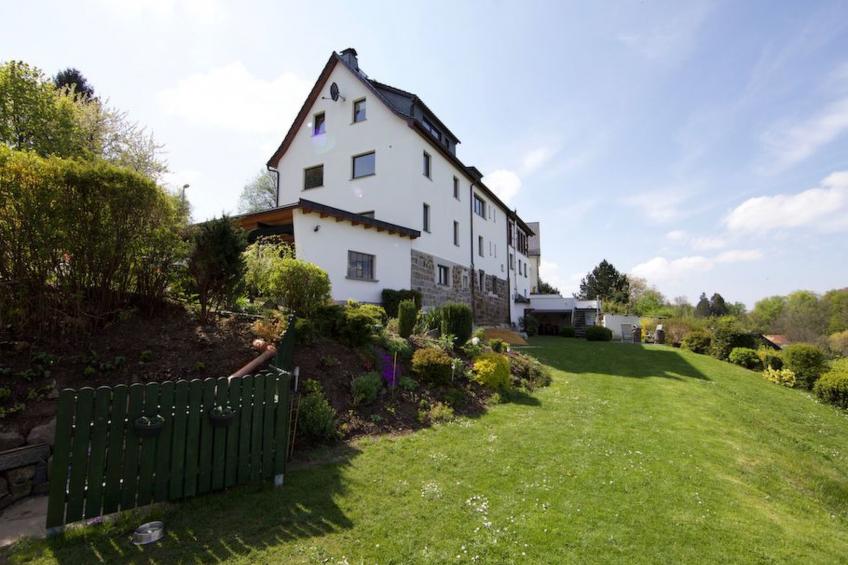 Helle und moderne Ferienwohnung mit Terrasse