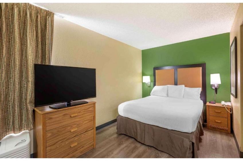 1 Queen Bed | Non-Smoking, Kitchen - foto 23