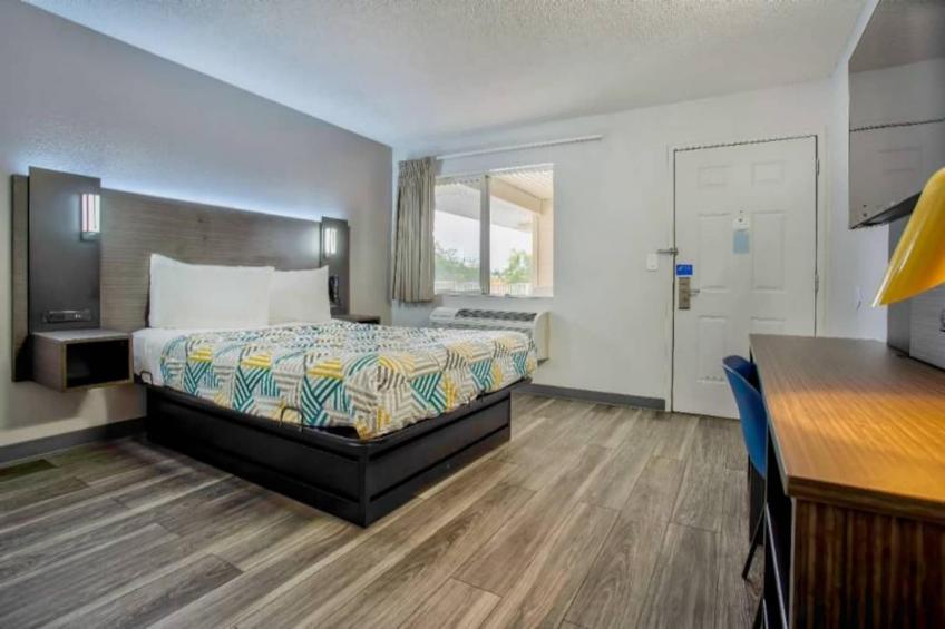1 Full Bed  ADA/Tub - foto 11