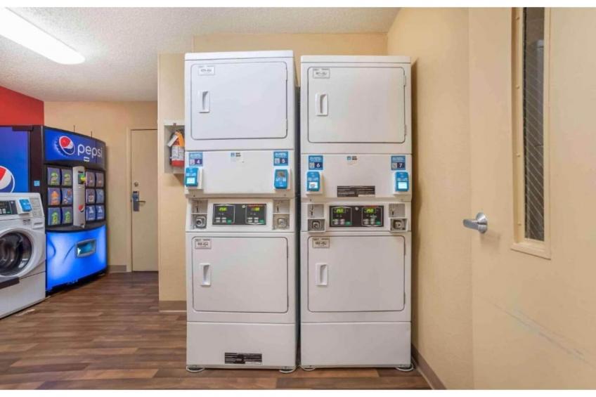 1 King Bed | Hearing Accessible, Kitchen - foto 58