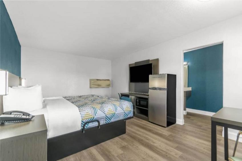 1 King Bed  Non-Smoking Micfridge - foto 7