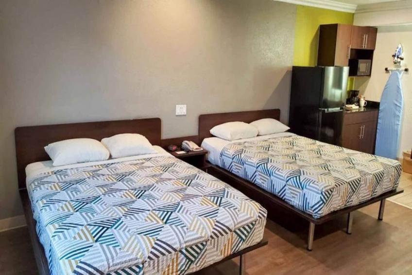 2 Queen Beds  Non-Smoking Kitchen - foto 10