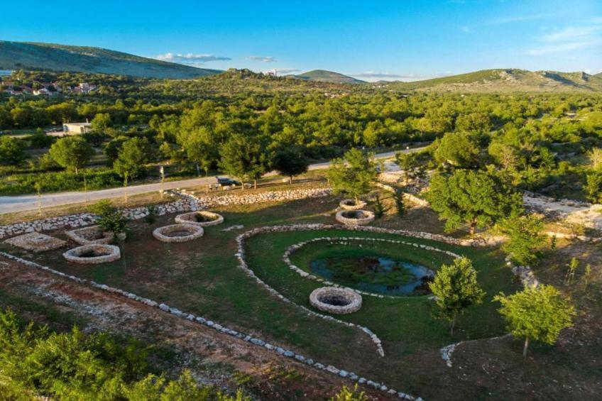 Tranquil Oasis Holiday Home Primorski Dolac with Pool - Three Bedroom Holiday Home with Pool - foto 28