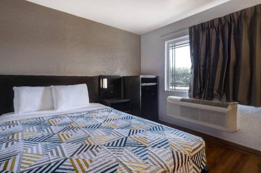 1 Queen Bed  Smoking - foto 11