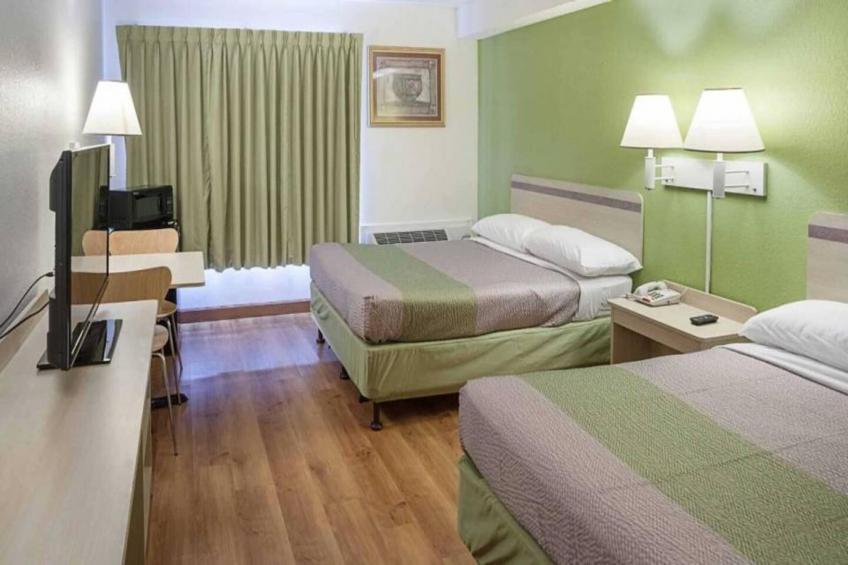 2 Queen Beds  Non-Smoking Mini Fridge - foto 5
